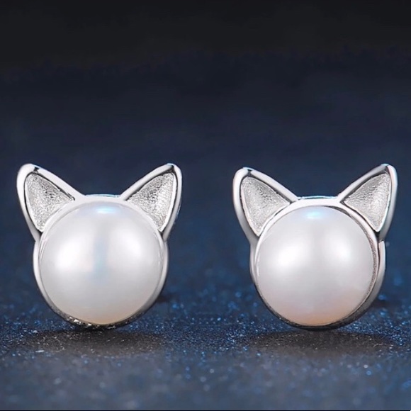 Solid Sterling Silver Genuine Pearl Cat Earrings - Picture 3 of 4